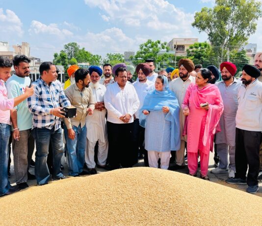 ਵਿਧਾਇਕ ਸ੍ਰੀਮਤੀ ਨਰਿੰਦਰ ਕੌਰ ਭਰਾਜ ਨੇ ਅਨਾਜ ਮੰਡੀ ਭਵਾਨੀਗੜ੍ਹ ਵਿਖੇ ਕਣਕ ਦੀ ਖਰੀਦ ਕਰਵਾਈ ਸ਼ੁਰੂ ਵਿਧਾਇਕ ਸ੍ਰੀਮਤੀ ਨਰਿੰਦਰ ਕੌਰ ਭਰਾਜ ਨੇ ਅਨਾਜ ਮੰਡੀ ਭਵਾਨੀਗੜ੍ਹ ਵਿਖੇ ਕਣਕ ਦੀ ਖਰੀਦ ਕਰਵਾਈ ਸ਼ੁਰੂ