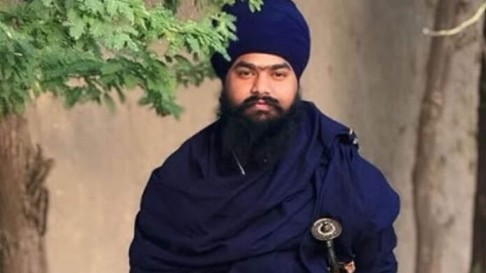 ਪੰਜਾਬ ਪੁਲਸ ਦੀ ਹਿਰਾਸਤ ਵਿਚ ਅੰਮ੍ਰਿਤਪਾਲ ਮਹਿਰੋਂ, ਪਹੁੰਚਣ ਵਾਲਾ ਹੈ ਭਾਰਤ | ਪੰਜਾਬ ਖ਼ਬਰਾਂ