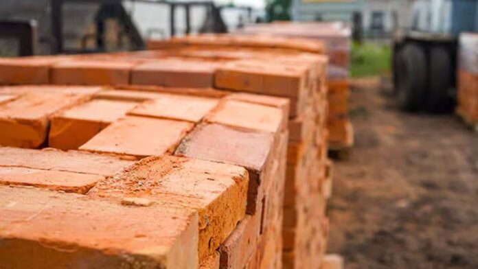 ਜੰਗ ਕਾਰਨ ਕੋਲੇ ਦਾ ਮੁੱਲ ਢਾਈ ਗੁਣਾ ਵਧਿਆ, 80 ਫੀਸਦੀ ਭੱਠੇ ਹੋ ਗਏ ਬੰਦ, ਇੱਟ ਹੋ ਗਈ 10 ਹਜ਼ਾਰੀ | Due to the war, the price of coal increased two and a half times, 80 percent of the kilns were closed, bricks became 10 thousand rupees. | ਪੰਜਾਬ ਖ਼ਬਰਾਂ