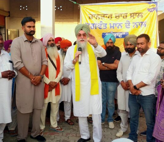 “4 ਸਾਲ ਬਦਲਾਅ ਦੇ – ਜਨਤਾ ਨਾਲ ਸਿੱਧਾ ਸੰਵਾਦ” ਮੁਹਿੰਮ ਤਹਿਤ ਸਪੀਕਰ ਸੰਧਵਾਂ ਵੱਲੋਂ ਪਿੰਡ ਧੂੜਕੋਟ, ਕੋਟ ਸੁਖੀਆ ਅਤੇ ਢੁੱਡੀ ਵਿਖੇ ਜਨ ਸਭਾਵਾਂ “4 ਸਾਲ ਬਦਲਾਅ ਦੇ – ਜਨਤਾ ਨਾਲ ਸਿੱਧਾ ਸੰਵਾਦ” ਮੁਹਿੰਮ ਤਹਿਤ ਸਪੀਕਰ ਸੰਧਵਾਂ ਵੱਲੋਂ ਪਿੰਡ ਧੂੜਕੋਟ, ਕੋਟ ਸੁਖੀਆ ਅਤੇ ਢੁੱਡੀ ਵਿਖੇ ਜਨ ਸਭਾਵਾਂ