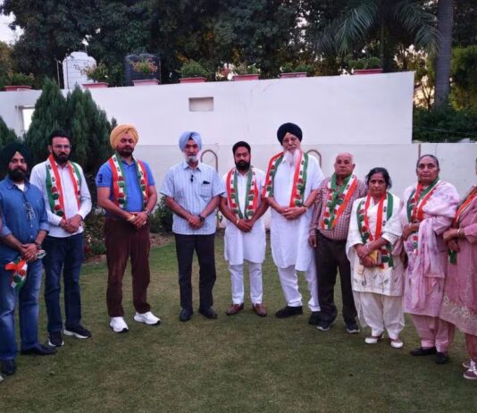 ਅਕਾਲੀ ਦਲ ਨੂੰ ਵੱਡਾ ਝਟਕਾ, ਜ਼ੀਰਕਪੁਰ ਵਿਚ ਵੱਡੇ ਆਗੂ ਨੇ ਛੱਡੀ ਪਾਰਟੀ… ਕਾਂਗਰਸ ‘ਚ ਸ਼ਾਮਲ | ਪੰਜਾਬ ਖ਼ਬਰਾਂ ਅਕਾਲੀ ਦਲ ਨੂੰ ਵੱਡਾ ਝਟਕਾ, ਜ਼ੀਰਕਪੁਰ ਵਿਚ ਵੱਡੇ ਆਗੂ ਨੇ ਛੱਡੀ ਪਾਰਟੀ... ਕਾਂਗਰਸ 'ਚ ਸ਼ਾਮਲ | ਪੰਜਾਬ ਖ਼ਬਰਾਂ