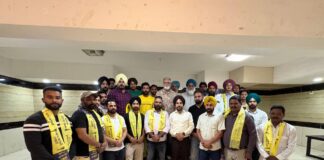 ਓਐਸਡੀ ਸੁਖਵੀਰ ਸਿੰਘ ਦੀ ਮੌਜੂਦਗੀ ‘ਚ ਵੱਡੀ ਗਿਣਤੀ ਲੋਕ ਆਮ ਆਦਮੀ ਪਾਰਟੀ ‘ਚ ਹੋਏ ਸ਼ਾਮਲ ਓਐਸਡੀ ਸੁਖਵੀਰ ਸਿੰਘ ਦੀ ਮੌਜੂਦਗੀ 'ਚ ਵੱਡੀ ਗਿਣਤੀ ਲੋਕ ਆਮ ਆਦਮੀ ਪਾਰਟੀ 'ਚ ਹੋਏ ਸ਼ਾਮਲ