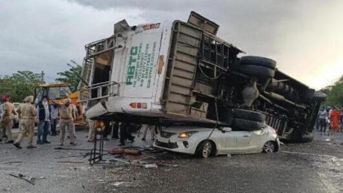 BUS-1-2026-04-34256b0c835c5267cedbbebea9b0475e-1200x675.jpg ਗੁਰਦਾਸਪੁਰ 'ਚ ਭਿਆਨਕ ਸੜਕ ਹਾਦਸਾ, ਬੱਸ ਕਾਰ 'ਤੇ ਪਲਟੀ, 25 ਦੇ ਕਰੀਬ ਲੋਕ ਜ਼ਖ਼ਮੀ | ਪੰਜਾਬ ਖ਼ਬਰਾਂ