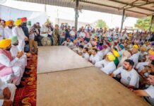 ਸਤੌਜ ਦੀ ਸੱਥ 'ਚ ਪਹੁੰਚੇ CM ਭਗਵੰਤ ਸਿੰਘ ਮਾਨ, ਪਿੰਡ ਵਾਸੀਆਂ ਨਾਲ ਕੀਤੀਆਂ ਦਿਲ ਦੀਆਂ ਗੱਲਾਂ ਸਾਂਝੀਆਂ, ਦੇਖੋ ਤਸਵੀਰਾਂ ਸਤੌਜ ਦੀ ਸੱਥ 'ਚ ਪਹੁੰਚੇ CM ਭਗਵੰਤ ਸਿੰਘ ਮਾਨ, ਪਿੰਡ ਵਾਸੀਆਂ ਨਾਲ ਕੀਤੀਆਂ ਦਿਲ ਦੀਆਂ ਗੱਲਾਂ ਸਾਂਝੀਆਂ, ਦੇਖੋ ਤਸਵੀਰਾਂ