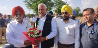 ਕੈਬਨਿਟ ਮੰਤਰੀ ਬਰਿੰਦਰ ਕੁਮਾਰ ਗੋਇਲ ਨੇ ਪੀ.ਏ.ਯੂ ਲੁਧਿਆਣਾ ਵਿਖੇ ਉੱਤਰੀ ਭਾਰਤ ਦੇ ਪਹਿਲੇ ਕੇਂਦਰੀ ਧਰੁਵੀ ਸਿੰਚਾਈ ਪ੍ਰਣਾਲੀ ਦਾ ਕੀਤਾ ਉਦਘਾਟਨ ਕੈਬਨਿਟ ਮੰਤਰੀ ਬਰਿੰਦਰ ਕੁਮਾਰ ਗੋਇਲ ਨੇ ਪੀ.ਏ.ਯੂ ਲੁਧਿਆਣਾ ਵਿਖੇ ਉੱਤਰੀ ਭਾਰਤ ਦੇ ਪਹਿਲੇ ਕੇਂਦਰੀ ਧਰੁਵੀ ਸਿੰਚਾਈ ਪ੍ਰਣਾਲੀ ਦਾ ਕੀਤਾ ਉਦਘਾਟਨ