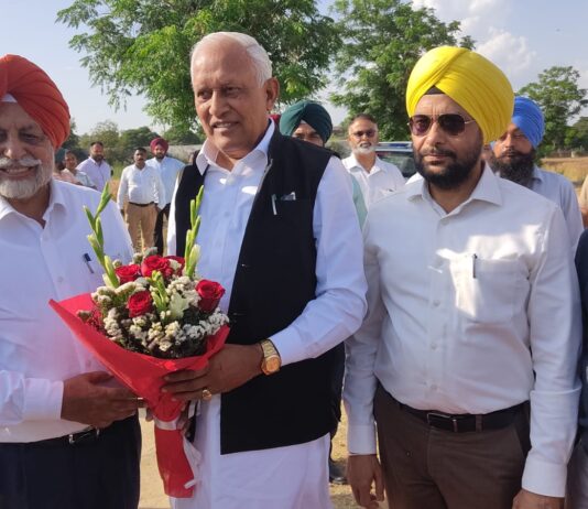 ਕੈਬਨਿਟ ਮੰਤਰੀ ਬਰਿੰਦਰ ਕੁਮਾਰ ਗੋਇਲ ਨੇ ਪੀ.ਏ.ਯੂ ਲੁਧਿਆਣਾ ਵਿਖੇ ਉੱਤਰੀ ਭਾਰਤ ਦੇ ਪਹਿਲੇ ਕੇਂਦਰੀ ਧਰੁਵੀ ਸਿੰਚਾਈ ਪ੍ਰਣਾਲੀ ਦਾ ਕੀਤਾ ਉਦਘਾਟਨ ਕੈਬਨਿਟ ਮੰਤਰੀ ਬਰਿੰਦਰ ਕੁਮਾਰ ਗੋਇਲ ਨੇ ਪੀ.ਏ.ਯੂ ਲੁਧਿਆਣਾ ਵਿਖੇ ਉੱਤਰੀ ਭਾਰਤ ਦੇ ਪਹਿਲੇ ਕੇਂਦਰੀ ਧਰੁਵੀ ਸਿੰਚਾਈ ਪ੍ਰਣਾਲੀ ਦਾ ਕੀਤਾ ਉਦਘਾਟਨ