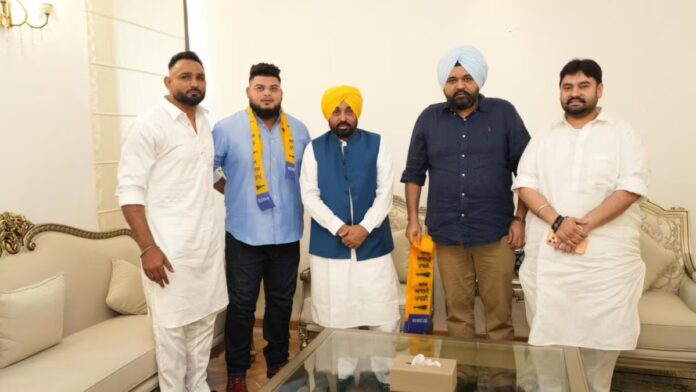 pritpal singh phagwara joins aam aadmi party bhagwant mann punjab politics wrestler entry |