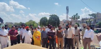 ਡਿਪਟੀ ਕਮਿਸ਼ਨਰ ਵੱਲੋਂ ਰੂਪਨਗਰ ਅਨਾਜ ਮੰਡੀ ਦਾ ਅਚਨਚੇਤ ਦੌਰਾ ਡਿਪਟੀ ਕਮਿਸ਼ਨਰ ਵੱਲੋਂ ਰੂਪਨਗਰ ਅਨਾਜ ਮੰਡੀ ਦਾ ਅਚਨਚੇਤ ਦੌਰਾ