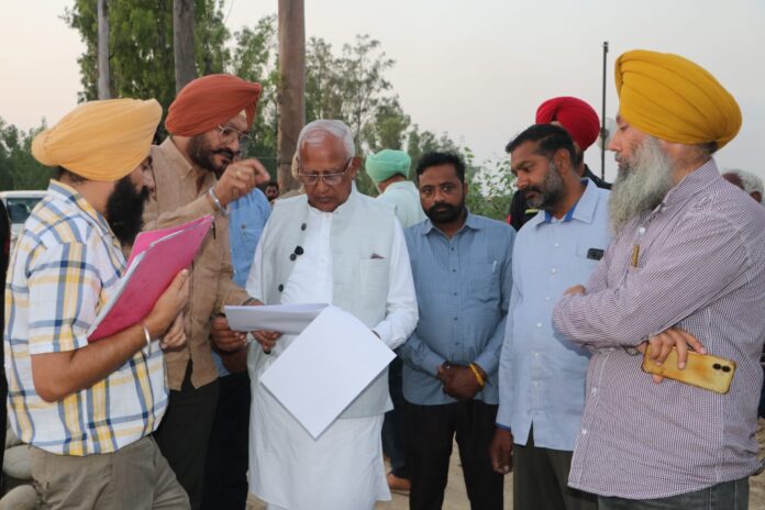 ਬਰਿੰਦਰ ਕੁਮਾਰ ਗੋਇਲ ਵੱਲੋਂ ਗਿੱਦੜਪਿੰਡੀ, ਮੰਡਾਲਾ ਛੰਨਾ ਵਿਖੇ ਸਤਲੁਜ ਦਰਿਆ ਦੇ ਕੰਢੇ ਚਲ ਰਹੇ ਹੜ੍ਹ ਸੁਰੱਖਿਆ ਕਾਰਜਾਂ ਦਾ ਜਾਇਜ਼ਾ