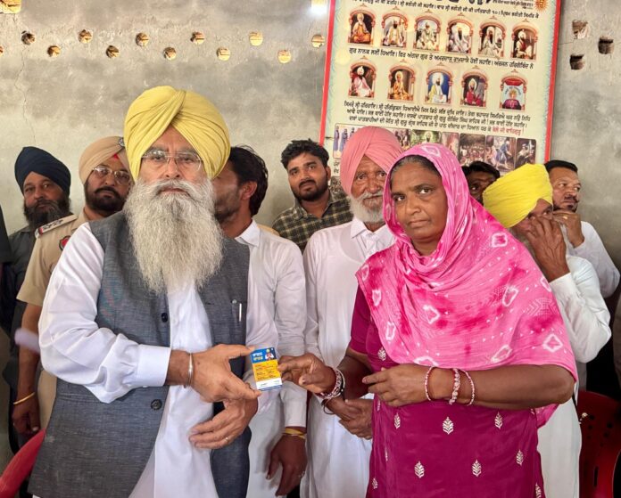 Smart-Rashan-Card-2.jpeg ਕੈਬਨਿਟ ਮੰਤਰੀ ਖੁੱਡੀਆਂ ਨੇ ਅਰਨੀਵਾਲਾ ਵਜੀਰਾ ਵਿਖੇ ਤਕਸੀਮ ਕੀਤੇ 241 ਸਮਾਰਟ ਰਾਸ਼ਨ ਕਾਰਡ