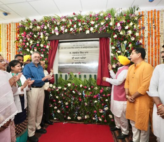 ਮੁੱਖ ਮੰਤਰੀ ਭਗਵੰਤ ਸਿੰਘ ਮਾਨ ਨੇ ਪਿੰਡ ਚੀਮਾ ਵਿੱਚ ਸੰਤ ਅਤਰ ਸਿੰਘ ਜੀ ਮਹਾਰਾਜ ਹਸਪਤਾਲ ਦਾ ਕੀਤਾ ਉਦਘਾਟਨ; 15 ਪਿੰਡਾਂ ਦੇ 50 ਹਜ਼ਾਰ ਵਾਸੀਆਂ ਨੂੰ ਹੋਵੇਗਾ ਲਾਭ ਮੁੱਖ ਮੰਤਰੀ ਭਗਵੰਤ ਸਿੰਘ ਮਾਨ ਨੇ ਪਿੰਡ ਚੀਮਾ ਵਿੱਚ ਸੰਤ ਅਤਰ ਸਿੰਘ ਜੀ ਮਹਾਰਾਜ ਹਸਪਤਾਲ ਦਾ ਕੀਤਾ ਉਦਘਾਟਨ; 15 ਪਿੰਡਾਂ ਦੇ 50 ਹਜ਼ਾਰ ਵਾਸੀਆਂ ਨੂੰ ਹੋਵੇਗਾ ਲਾਭ