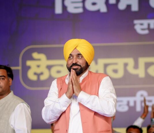 ਪੰਜਾਬ ਦੇ ਲੋਕ ਕਾਂਗਰਸ, ਭਾਜਪਾ ਅਤੇ ਅਕਾਲੀਆਂ ਵੱਲੋਂ ਕੀਤੇ ਗਏ ਵਿਸ਼ਵਾਸਘਾਤ ਕਾਰਨ 2027 ਵਿੱਚ ਇਨ੍ਹਾਂ ਦਾ ਮੁਕੰਮਲ ਸਫਾਇਆ ਕਰ ਦੇਣਗੇ: ਮੁੱਖ ਮੰਤਰੀ ਭਗਵੰਤ ਸਿੰਘ ਮਾਨ ਪੰਜਾਬ ਦੇ ਲੋਕ ਕਾਂਗਰਸ, ਭਾਜਪਾ ਅਤੇ ਅਕਾਲੀਆਂ ਵੱਲੋਂ ਕੀਤੇ ਗਏ ਵਿਸ਼ਵਾਸਘਾਤ ਕਾਰਨ 2027 ਵਿੱਚ ਇਨ੍ਹਾਂ ਦਾ ਮੁਕੰਮਲ ਸਫਾਇਆ ਕਰ ਦੇਣਗੇ: ਮੁੱਖ ਮੰਤਰੀ ਭਗਵੰਤ ਸਿੰਘ ਮਾਨ