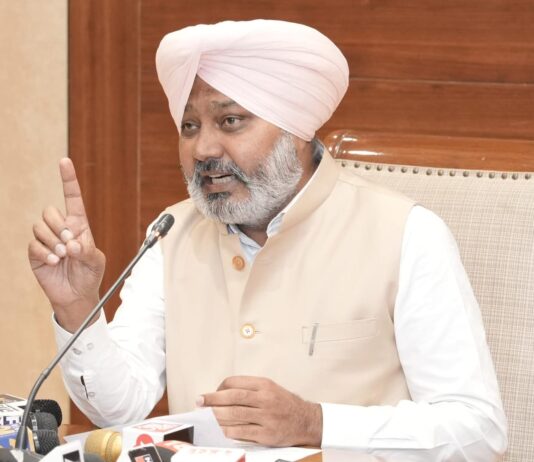 ਭਗਵੰਤ ਮਾਨ ਸਰਕਾਰ ਵੱਲੋਂ ਟੈਕਸ ਚੋਰੀ ‘ਤੇ ਰਿਕਾਰਡ ਇਨਫੋਰਸਮੈਂਟ ਨਾਲ ਸ਼ਿਕੰਜਾ ਕੱਸਦਿਆਂ 1,137 ਕਰੋੜ ਰੁਪਏ ਦੀ ਵਸੂਲੀ: ਹਰਪਾਲ ਸਿੰਘ ਚੀਮਾ ਭਗਵੰਤ ਮਾਨ ਸਰਕਾਰ ਵੱਲੋਂ ਟੈਕਸ ਚੋਰੀ 'ਤੇ ਰਿਕਾਰਡ ਇਨਫੋਰਸਮੈਂਟ ਨਾਲ ਸ਼ਿਕੰਜਾ ਕੱਸਦਿਆਂ 1,137 ਕਰੋੜ ਰੁਪਏ ਦੀ ਵਸੂਲੀ: ਹਰਪਾਲ ਸਿੰਘ ਚੀਮਾ