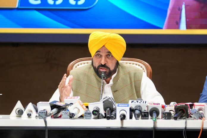 ਕਦੇ ਘਾਟੇ ‘ਚ ਚਲਦਾ ਬਿਜਲੀ ਵਿਭਾਗ ਪਿਛਲੇ 4 ਸਾਲਾਂ ਤੋਂ ਪੰਜਾਬ ਦੇ 90 ਫੀਸਦ ਘਰਾਂ ਨੂੰ ਮੁਫ਼ਤ ਬਿਜਲੀ ਦੇ ਕੇ ਵੀ ਕਮਾ ਰਿਹੈ ਮੁਨਾਫ਼ਾ: ਮੁੱਖ ਮੰਤਰੀ ਭਗਵੰਤ ਸਿੰਘ ਮਾਨ