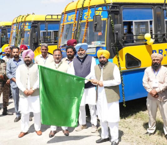 ਪੰਜਾਬ ਦੇ ਆਵਾਜਾਈ ਖੇਤਰ ਦੇ ਵਿਕਾਸ ਨੂੰ ਕੀਤਾ ਹੋਰ ਤੇਜ਼, ਮੁੱਖ ਮੰਤਰੀ ਭਗਵੰਤ ਸਿੰਘ ਮਾਨ ਨੇ ਪੀ.ਆਰ.ਟੀ.ਸੀ. ਫਲੀਟ ‘ਚ 250 ਨਵੀਆਂ ਬੱਸਾਂ ਨੂੰ ਦਿਖਾਈ ਹਰੀ ਝੰਡੀ ਪੰਜਾਬ ਦੇ ਆਵਾਜਾਈ ਖੇਤਰ ਦੇ ਵਿਕਾਸ ਨੂੰ ਕੀਤਾ ਹੋਰ ਤੇਜ਼, ਮੁੱਖ ਮੰਤਰੀ ਭਗਵੰਤ ਸਿੰਘ ਮਾਨ ਨੇ ਪੀ.ਆਰ.ਟੀ.ਸੀ. ਫਲੀਟ 'ਚ 250 ਨਵੀਆਂ ਬੱਸਾਂ ਨੂੰ ਦਿਖਾਈ ਹਰੀ ਝੰਡੀ