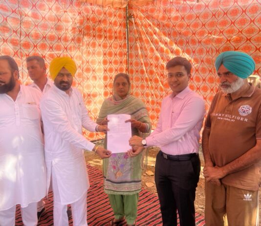 ਮੇਰਾ ਘਰ ਮੇਰੇ ਨਾਮ: ਵਿਧਾਇਕ ਲਾਭ ਸਿੰਘ ਉੱਗੋਕੇ ਨੇ ਲਾਲ ਲਕੀਰ ਅੰਦਰਲੇ ਘਰਾਂ ਦੀਆਂ ਰਜਿਸਟਰੀਆਂ ਸੌਂਪੀਆਂ ਮੇਰਾ ਘਰ ਮੇਰੇ ਨਾਮ: ਵਿਧਾਇਕ ਲਾਭ ਸਿੰਘ ਉੱਗੋਕੇ ਨੇ ਲਾਲ ਲਕੀਰ ਅੰਦਰਲੇ ਘਰਾਂ ਦੀਆਂ ਰਜਿਸਟਰੀਆਂ ਸੌਂਪੀਆਂ