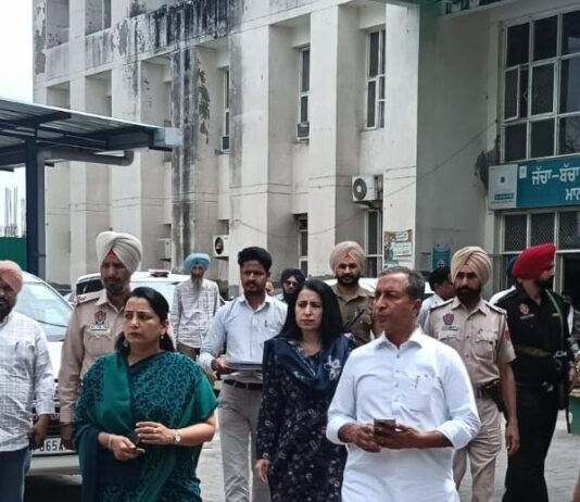 ਵਿਧਾਇਕ ਡਾ. ਵਿਜੈ ਸਿੰਗਲਾ ਅਤੇ ਡਿਪਟੀ ਕਮਿਸ਼ਨਰ ਨਵਜੋਤ ਕੌਰ ਵੱਲੋਂ ਮਾਨਸਾ ਸ਼ਹਿਰ ਦੇ ਵਿਕਾਸ ਕਾਰਜਾਂ ਦਾ ਅਚਨਚੇਤ ਨਿਰੀਖਣ ਵਿਧਾਇਕ ਡਾ. ਵਿਜੈ ਸਿੰਗਲਾ ਅਤੇ ਡਿਪਟੀ ਕਮਿਸ਼ਨਰ ਨਵਜੋਤ ਕੌਰ ਵੱਲੋਂ ਮਾਨਸਾ ਸ਼ਹਿਰ ਦੇ ਵਿਕਾਸ ਕਾਰਜਾਂ ਦਾ ਅਚਨਚੇਤ ਨਿਰੀਖਣ