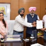 ਵਿੱਤ ਮੰਤਰੀ ਹਰਪਾਲ ਸਿੰਘ ਚੀਮਾ ਨੇ ਮੁਲਾਜ਼ਮ ਯੂਨੀਅਨਾਂ ਨਾਲ ਮੰਗਾਂ ਦੇ ਹੱਲ ਲਈ ਗੱਲਬਾਤ ਵਿੱਤ ਮੰਤਰੀ ਹਰਪਾਲ ਸਿੰਘ ਚੀਮਾ ਨੇ ਮੁਲਾਜ਼ਮ ਯੂਨੀਅਨਾਂ ਨਾਲ ਮੰਗਾਂ ਦੇ ਹੱਲ ਲਈ ਗੱਲਬਾਤ