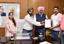 ਵਿੱਤ ਮੰਤਰੀ ਹਰਪਾਲ ਸਿੰਘ ਚੀਮਾ ਨੇ ਮੁਲਾਜ਼ਮ ਯੂਨੀਅਨਾਂ ਨਾਲ ਮੰਗਾਂ ਦੇ ਹੱਲ ਲਈ ਗੱਲਬਾਤ ਵਿੱਤ ਮੰਤਰੀ ਹਰਪਾਲ ਸਿੰਘ ਚੀਮਾ ਨੇ ਮੁਲਾਜ਼ਮ ਯੂਨੀਅਨਾਂ ਨਾਲ ਮੰਗਾਂ ਦੇ ਹੱਲ ਲਈ ਗੱਲਬਾਤ