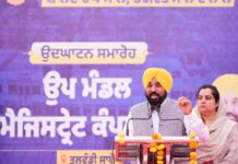 ਮੁੱਖ ਮੰਤਰੀ ਭਗਵੰਤ ਸਿੰਘ ਮਾਨ ਦੇ ਯਤਨਾਂ ਨੂੰ ਪਿਆ ਬੂਰ, ਕੇਂਦਰ ਵੱਲੋਂ ਕੰਡਿਆਲੀ ਤਾਰ ਨੂੰ ਕੌਮਾਂਤਰੀ ਸਰਹੱਦ ਦੇ ਨੇੜੇ ਲਗਾਉਣ ਦਾ ਹੁਕਮ, ਲੱਖਾਂ ਕਿਸਾਨਾਂ ਨੂੰ ਹੋਵੇਗਾ ਲਾਭ ਮੁੱਖ ਮੰਤਰੀ ਭਗਵੰਤ ਸਿੰਘ ਮਾਨ ਦੇ ਯਤਨਾਂ ਨੂੰ ਪਿਆ ਬੂਰ, ਕੇਂਦਰ ਵੱਲੋਂ ਕੰਡਿਆਲੀ ਤਾਰ ਨੂੰ ਕੌਮਾਂਤਰੀ ਸਰਹੱਦ ਦੇ ਨੇੜੇ ਲਗਾਉਣ ਦਾ ਹੁਕਮ, ਲੱਖਾਂ ਕਿਸਾਨਾਂ ਨੂੰ ਹੋਵੇਗਾ ਲਾਭ