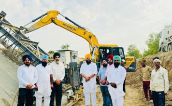 ਚੇਅਰਮੈਨ ਰਣਜੀਤ ਸਿੰਘ ਚੀਮਾ ਨੇ ਹਲਕਾ ਪੱਟੀ ਵਿਖੇ ਨਹਿਰੀ ਨਵੀਨੀਕਰਨ ਪ੍ਰੋਜੈਕਟ ਦਾ ਲਿਆ ਜਾਇਜ਼ਾ ਚੇਅਰਮੈਨ ਰਣਜੀਤ ਸਿੰਘ ਚੀਮਾ ਨੇ ਹਲਕਾ ਪੱਟੀ ਵਿਖੇ ਨਹਿਰੀ ਨਵੀਨੀਕਰਨ ਪ੍ਰੋਜੈਕਟ ਦਾ ਲਿਆ ਜਾਇਜ਼ਾ