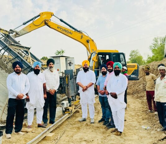 ਚੇਅਰਮੈਨ ਰਣਜੀਤ ਸਿੰਘ ਚੀਮਾ ਨੇ ਹਲਕਾ ਪੱਟੀ ਵਿਖੇ ਨਹਿਰੀ ਨਵੀਨੀਕਰਨ ਪ੍ਰੋਜੈਕਟ ਦਾ ਲਿਆ ਜਾਇਜ਼ਾ ਚੇਅਰਮੈਨ ਰਣਜੀਤ ਸਿੰਘ ਚੀਮਾ ਨੇ ਹਲਕਾ ਪੱਟੀ ਵਿਖੇ ਨਹਿਰੀ ਨਵੀਨੀਕਰਨ ਪ੍ਰੋਜੈਕਟ ਦਾ ਲਿਆ ਜਾਇਜ਼ਾ