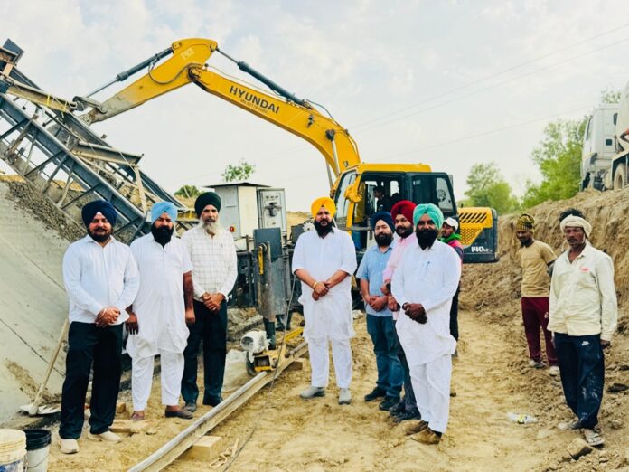 ਚੇਅਰਮੈਨ ਰਣਜੀਤ ਸਿੰਘ ਚੀਮਾ ਨੇ ਹਲਕਾ ਪੱਟੀ ਵਿਖੇ ਨਹਿਰੀ ਨਵੀਨੀਕਰਨ ਪ੍ਰੋਜੈਕਟ ਦਾ ਲਿਆ ਜਾਇਜ਼ਾ