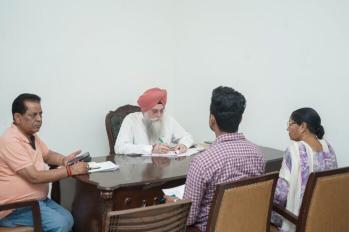 ‘ਮਾਵਾਂ-ਧੀਆਂ ਸਤਿਕਾਰ ਯੋਜਨਾ’ ਦੀ ਰਜਿਸਟ੍ਰੇਸ਼ਨ ਪ੍ਰਕਿਰਿਆ ਤੇਜ਼ ਕਰਨ ਲਈ ਮੀਟਿੰਗ ਆਯੋਜਿਤ: ਸਪੀਕਰ ਸੰਧਵਾਂ