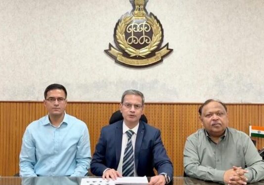 ਚੰਡੀਗੜ੍ਹ ਗ੍ਰਨੇਡ ਹਮਲਾ: ਪੰਜਾਬ ਪੁਲਿਸ ਵੱਲੋਂ ਹੈਂਡ ਗ੍ਰਨੇਡ, ਜ਼ਿਗਾਨਾ ਪਿਸਤੌਲ ਸਮੇਤ ਪੰਜ ਵਿਅਕਤੀ ਗ੍ਰਿਫ਼ਤਾਰ ਚੰਡੀਗੜ੍ਹ ਗ੍ਰਨੇਡ ਹਮਲਾ: ਪੰਜਾਬ ਪੁਲਿਸ ਵੱਲੋਂ ਹੈਂਡ ਗ੍ਰਨੇਡ, ਜ਼ਿਗਾਨਾ ਪਿਸਤੌਲ ਸਮੇਤ ਪੰਜ ਵਿਅਕਤੀ ਗ੍ਰਿਫ਼ਤਾਰ