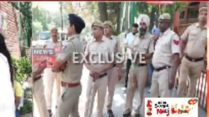 graphics1590-2026-04-1fe25de584ca2353dde96141bee481b3-1200x675.jpg ਚੰਡੀਗੜ੍ਹ ਦੇ ਸਕੂਲਾਂ ਵਿੱਚ ਬੰਬ ਦੀ ਧਮਕੀ ਨਾਲ ਦਹਿਸ਼ਤ, ਬੱਚਿਆਂ ਨੂੰ ਤੁਰੰਤ ਕੱਢਿਆ ਗਿਆ ਬਾਹਰ | ਰਾਸ਼ਟਰੀ ਖਬਰਾਂ