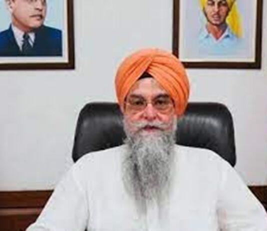 ਸਪੀਕਰ ਸੰਧਵਾਂ ਨੇ ‘ਮੇਰਾ ਘਰ ਮੇਰੇ ਨਾਮ’ ਸਕੀਮ ਤਹਿਤ ਪਿੰਡ ਫਿੱਡੇ ਕਲਾਂ, ਕੋਟਕਪੂਰਾ ਦੇ ਵਸਨੀਕਾਂ ਨੂੰ ਸੌਂਪੇ ਉਨ੍ਹਾਂ ਦੇ ਘਰਾਂ ਦੇ ਮਾਲਕੀ ਸਰਟੀਫੀਕੇਟ ਸਪੀਕਰ ਸੰਧਵਾਂ ਨੇ ‘ਮੇਰਾ ਘਰ ਮੇਰੇ ਨਾਮ’ ਸਕੀਮ ਤਹਿਤ ਪਿੰਡ ਫਿੱਡੇ ਕਲਾਂ, ਕੋਟਕਪੂਰਾ ਦੇ ਵਸਨੀਕਾਂ ਨੂੰ ਸੌਂਪੇ ਉਨ੍ਹਾਂ ਦੇ ਘਰਾਂ ਦੇ ਮਾਲਕੀ ਸਰਟੀਫੀਕੇਟ