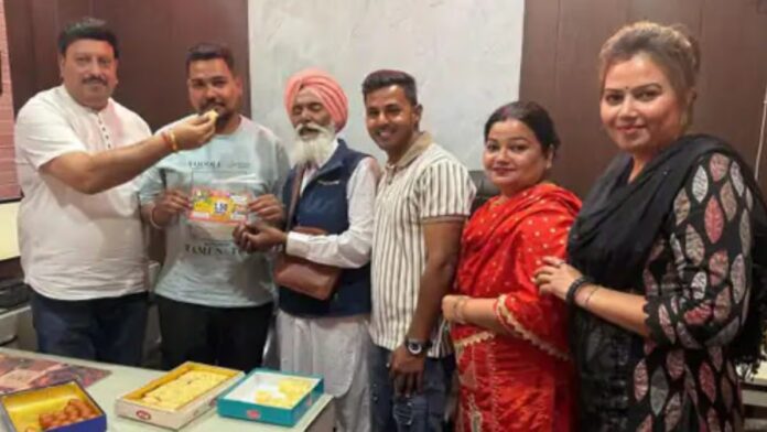 lottery-2026-04-d8e6766c63be3cdb9bdf323c9357d3b5-1200x675.jpg ਢੋਲ ਵਜਾਉਣ ਵਾਲਾ ਬਣਿਆ ਕਰੋੜਪਤੀ, ਪੁੱਤਰ ਦੇ ਨਾਂ ਉਤੇ ਕਿਸਮਤ ਚਮਕੀ | ਪੰਜਾਬ ਖ਼ਬਰਾਂ