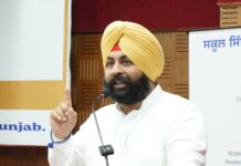 ਸ੍ਰੀ ਅਕਾਲ ਤਖ਼ਤ ਸਾਹਿਬ ‘ਤੇ ਸਵਾਲ ਉਠਾਉਣਾ ਪੰਥ ‘ਤੇ ਸਿੱਧਾ ਹਮਲਾ ਹੈ, ਸੁਖਬੀਰ ਬਾਦਲ ਨੂੰ ਇਸ ਹਮਲੇ ਲਈ ਜਵਾਬਦੇਹ ਠਹਿਰਾਇਆ ਜਾਣਾ ਚਾਹੀਦਾ ਹੈ: ਹਰਜੋਤ ਸਿੰਘ ਬੈਂਸ ਸ੍ਰੀ ਅਕਾਲ ਤਖ਼ਤ ਸਾਹਿਬ 'ਤੇ ਸਵਾਲ ਉਠਾਉਣਾ ਪੰਥ 'ਤੇ ਸਿੱਧਾ ਹਮਲਾ ਹੈ, ਸੁਖਬੀਰ ਬਾਦਲ ਨੂੰ ਇਸ ਹਮਲੇ ਲਈ ਜਵਾਬਦੇਹ ਠਹਿਰਾਇਆ ਜਾਣਾ ਚਾਹੀਦਾ ਹੈ: ਹਰਜੋਤ ਸਿੰਘ ਬੈਂਸ