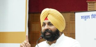 ਸ੍ਰੀ ਅਕਾਲ ਤਖ਼ਤ ਸਾਹਿਬ ‘ਤੇ ਸਵਾਲ ਉਠਾਉਣਾ ਪੰਥ ‘ਤੇ ਸਿੱਧਾ ਹਮਲਾ ਹੈ, ਸੁਖਬੀਰ ਬਾਦਲ ਨੂੰ ਇਸ ਹਮਲੇ ਲਈ ਜਵਾਬਦੇਹ ਠਹਿਰਾਇਆ ਜਾਣਾ ਚਾਹੀਦਾ ਹੈ: ਹਰਜੋਤ ਸਿੰਘ ਬੈਂਸ ਸ੍ਰੀ ਅਕਾਲ ਤਖ਼ਤ ਸਾਹਿਬ 'ਤੇ ਸਵਾਲ ਉਠਾਉਣਾ ਪੰਥ 'ਤੇ ਸਿੱਧਾ ਹਮਲਾ ਹੈ, ਸੁਖਬੀਰ ਬਾਦਲ ਨੂੰ ਇਸ ਹਮਲੇ ਲਈ ਜਵਾਬਦੇਹ ਠਹਿਰਾਇਆ ਜਾਣਾ ਚਾਹੀਦਾ ਹੈ: ਹਰਜੋਤ ਸਿੰਘ ਬੈਂਸ