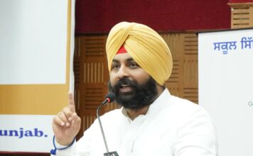 ਸ੍ਰੀ ਅਕਾਲ ਤਖ਼ਤ ਸਾਹਿਬ ‘ਤੇ ਸਵਾਲ ਉਠਾਉਣਾ ਪੰਥ ‘ਤੇ ਸਿੱਧਾ ਹਮਲਾ ਹੈ, ਸੁਖਬੀਰ ਬਾਦਲ ਨੂੰ ਇਸ ਹਮਲੇ ਲਈ ਜਵਾਬਦੇਹ ਠਹਿਰਾਇਆ ਜਾਣਾ ਚਾਹੀਦਾ ਹੈ: ਹਰਜੋਤ ਸਿੰਘ ਬੈਂਸ ਸ੍ਰੀ ਅਕਾਲ ਤਖ਼ਤ ਸਾਹਿਬ 'ਤੇ ਸਵਾਲ ਉਠਾਉਣਾ ਪੰਥ 'ਤੇ ਸਿੱਧਾ ਹਮਲਾ ਹੈ, ਸੁਖਬੀਰ ਬਾਦਲ ਨੂੰ ਇਸ ਹਮਲੇ ਲਈ ਜਵਾਬਦੇਹ ਠਹਿਰਾਇਆ ਜਾਣਾ ਚਾਹੀਦਾ ਹੈ: ਹਰਜੋਤ ਸਿੰਘ ਬੈਂਸ