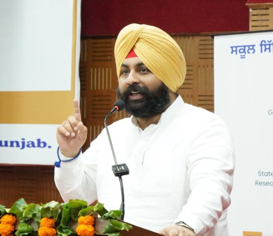 ਸ੍ਰੀ ਅਕਾਲ ਤਖ਼ਤ ਸਾਹਿਬ ‘ਤੇ ਸਵਾਲ ਉਠਾਉਣਾ ਪੰਥ ‘ਤੇ ਸਿੱਧਾ ਹਮਲਾ ਹੈ, ਸੁਖਬੀਰ ਬਾਦਲ ਨੂੰ ਇਸ ਹਮਲੇ ਲਈ ਜਵਾਬਦੇਹ ਠਹਿਰਾਇਆ ਜਾਣਾ ਚਾਹੀਦਾ ਹੈ: ਹਰਜੋਤ ਸਿੰਘ ਬੈਂਸ ਸ੍ਰੀ ਅਕਾਲ ਤਖ਼ਤ ਸਾਹਿਬ 'ਤੇ ਸਵਾਲ ਉਠਾਉਣਾ ਪੰਥ 'ਤੇ ਸਿੱਧਾ ਹਮਲਾ ਹੈ, ਸੁਖਬੀਰ ਬਾਦਲ ਨੂੰ ਇਸ ਹਮਲੇ ਲਈ ਜਵਾਬਦੇਹ ਠਹਿਰਾਇਆ ਜਾਣਾ ਚਾਹੀਦਾ ਹੈ: ਹਰਜੋਤ ਸਿੰਘ ਬੈਂਸ