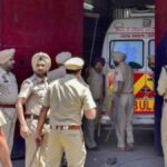 Breaking: ਪੰਜਾਬ ਵਿੱਚ ਪੁਲਿਸ ਅਤੇ ਬਦਮਾਸ਼ਾਂ ਵਿਚਾਲੇ ਐਨਕਾਊਂਟਰ | ਪੰਜਾਬ ਖ਼ਬਰਾਂ Punjab: ਪ੍ਰਾਈਵੇਟ ਹਸਪਤਾਲ 'ਚ ਕਿਡਨੀ ਟ੍ਰਾਂਸਪਲਾਂਟ ਰੈਕੇਟ ਦਾ ਪਰਦਾਫਾਸ਼, ਡਾ. ਮਨਪ੍ਰੀਤ ਕੌਰ ਫਰਾਰ | ਪੰਜਾਬ ਖ਼ਬਰਾਂ