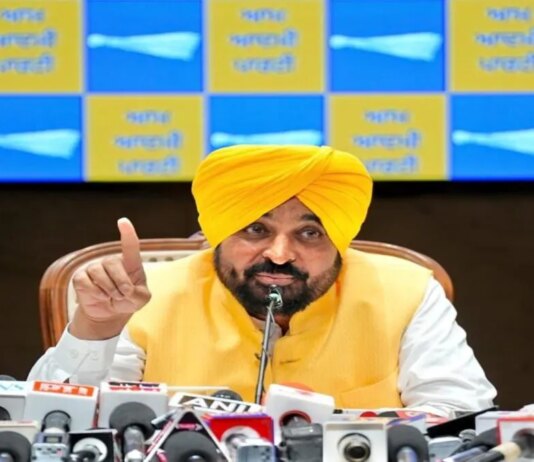 ਪੰਜਾਬ ਦੇ ਨਿੱਜੀ ਸਕੂਲਾਂ ‘ਤੇ ਲਗਾਮ: 5% ਤੋਂ ਵੱਧ ਨਹੀਂ ਕੀਤਾ ਜਾ ਸਕਦਾ ਫੀਸਾਂ ਵਿੱਚ ਵਾਧਾ, CM ਮਾਨ ਦਾ ਐਲਾਨ | ਪੰਜਾਬ ਖ਼ਬਰਾਂ ਪੰਜਾਬੀਆਂ ਨੇ ਕਾਂਗਰਸ, ਅਕਾਲੀ ਦਲ ਅਤੇ ਭਾਜਪਾ ਦਾ 'ਸਫ਼ਾਇਆ' ਕੀਤਾ: CM ਭਗਵੰਤ ਸਿੰਘ ਮਾਨ | ਪੰਜਾਬ ਖ਼ਬਰਾਂ