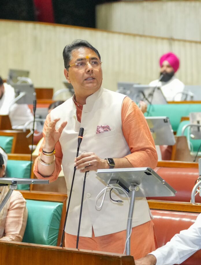 ਮਜ਼ਦੂਰ ਸਾਡੇ ਵਿਕਾਸ ਦੀ ਨੀਂਹ, ਅਮਨ ਅਰੋੜਾ ਵੱਲੋਂ ਮਈ-ਦਿਵਸ 'ਤੇ ਕਾਮਿਆਂ ਦੀ ਕਿਰਤ ਨੂੰ ਸਲਾਮ