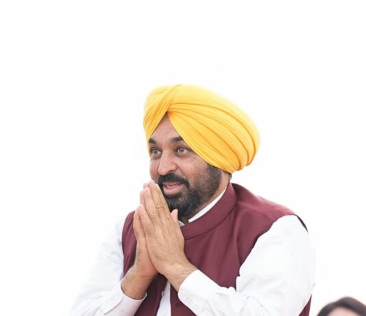 ਜਦੋਂ ਤੱਕ ਪੰਜਾਬ ਵਿੱਚ ਆਮ ਆਦਮੀ ਪਾਰਟੀ ਦੀ ਸਰਕਾਰ ਹੈ, ਔਰਤਾਂ ਨੂੰ ਸਨਮਾਨ ਰਾਸ਼ੀ ਅਤੇ ਮੁਫ਼ਤ ਬਿਜਲੀ ਮਿਲਦੀ ਰਹੇਗੀ-ਭਗਵੰਤ ਸਿੰਘ ਮਾਨ ਜਦੋਂ ਤੱਕ ਪੰਜਾਬ ਵਿੱਚ ਆਮ ਆਦਮੀ ਪਾਰਟੀ ਦੀ ਸਰਕਾਰ ਹੈ, ਔਰਤਾਂ ਨੂੰ ਸਨਮਾਨ ਰਾਸ਼ੀ ਅਤੇ ਮੁਫ਼ਤ ਬਿਜਲੀ ਮਿਲਦੀ ਰਹੇਗੀ-ਭਗਵੰਤ ਸਿੰਘ ਮਾਨ