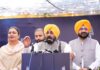 ਭਾਜਪਾ ਦੇ ਹੱਥ 700 ਕਿਸਾਨਾਂ ਦੇ ਖ਼ੂਨ ਨਾਲ ਰੰਗੇ ਹੋਏ, ਪੰਜਾਬ ਕਾਲੇ ਖੇਤੀ ਕਾਨੂੰਨਾਂ ਦੇ ਅਪਮਾਨ ਨੂੰ ਨਹੀਂ ਭੁੱਲੇਗਾ: ਮੁੱਖ ਮੰਤਰੀ ਭਗਵੰਤ ਸਿੰਘ ਮਾਨ ਭਾਜਪਾ ਦੇ ਹੱਥ 700 ਕਿਸਾਨਾਂ ਦੇ ਖ਼ੂਨ ਨਾਲ ਰੰਗੇ ਹੋਏ, ਪੰਜਾਬ ਕਾਲੇ ਖੇਤੀ ਕਾਨੂੰਨਾਂ ਦੇ ਅਪਮਾਨ ਨੂੰ ਨਹੀਂ ਭੁੱਲੇਗਾ: ਮੁੱਖ ਮੰਤਰੀ ਭਗਵੰਤ ਸਿੰਘ ਮਾਨ