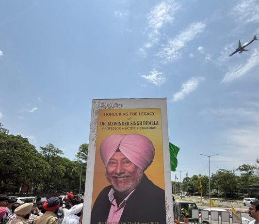 ਮਰਹੂਮ ਕਲਾਕਾਰ ਜਸਵਿੰਦਰ ਭੱਲਾ ਦੇ ਜਨਮ ਦਿਨ ਮੌਕੇ ‘ਤੇ ਚੌਕ ਦਾ ਨਾਮਕਰਨ ਮਰਹੂਮ ਕਲਾਕਾਰ ਜਸਵਿੰਦਰ ਭੱਲਾ ਦੇ ਜਨਮ ਦਿਨ ਮੌਕੇ ‘ਤੇ ਚੌਕ ਦਾ ਨਾਮਕਰਨ