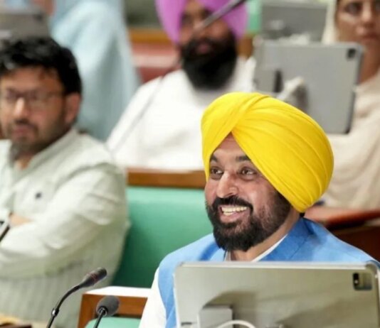 ਵਾਕਆਊਟ ‘ਤੇ ‘ਆਪ’ ਦਾ ਵਾਰ! ਕਾਂਗਰਸ-ਭਾਜਪਾ ਦਾ ‘ਅਸਲੀ ਚਿਹਰਾ’ ਬੇਨਕਾਬ | ਪੰਜਾਬ ਖ਼ਬਰਾਂ ਵਾਕਆਊਟ ‘ਤੇ ‘ਆਪ’ ਦਾ ਵਾਰ! ਕਾਂਗਰਸ-ਭਾਜਪਾ ਦਾ ‘ਅਸਲੀ ਚਿਹਰਾ’ ਬੇਨਕਾਬ | ਪੰਜਾਬ ਖ਼ਬਰਾਂ