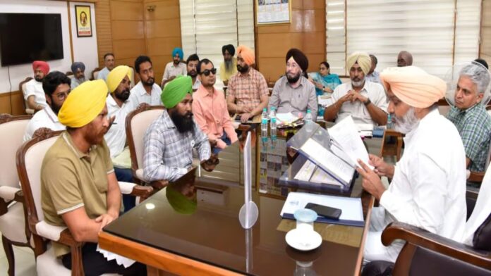 ਪੰਜਾਬ ਸਰਕਾਰ ਦਾ ਵੱਡਾ ਐਲਾਨ, ਠੇਕਾ ਅਤੇ ਆਊਟਸੋਰਸਡ ਮੁਲਾਜ਼ਮਾਂ ਦੇ ਮਸਲੇ ਜਲਦ ਹੋਣਗੇ ਹੱਲ: ਹਰਪਾਲ ਚੀਮਾ | ਪੰਜਾਬ ਖ਼ਬਰਾਂ