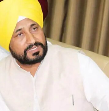 ਪੰਜਾਬ ਕਾਂਗਰਸ ‘ਚ ਵੱਡਾ ਬਗਾਵਤੀ ਧਮਾਕਾ: ਚੰਨੀ ਦੇ ਘਰ ਜੁਟੇ ਦਿੱਗਜ ਆਗੂ, ਰਾਜਾ ਵੜਿੰਗ ਨੂੰ ਹਟਾਉਣ ਦੀ ਉੱਠੀ ਮੰਗ, ਹਾਈਕਮਾਂਡ ਨੂੰ ਦਿੱਤਾ 1 ਹਫ਼ਤੇ ਦਾ ਸਮਾਂ ਚਰਨਜੀਤ ਚੰਨੀ ਦੇ ਘਰ ਕਾਂਗਰਸੀਆਂ ਦੀ ਮੀਟਿੰਗ! ਵੇਖੋ ਕੌਣ ਕੌਣ ਪਹੁੰਚਿਆ | ਪੰਜਾਬ ਖ਼ਬਰਾਂ