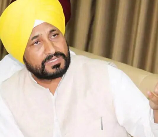 ਪੰਜਾਬ ਕਾਂਗਰਸ ‘ਚ ਵੱਡਾ ਬਗਾਵਤੀ ਧਮਾਕਾ: ਚੰਨੀ ਦੇ ਘਰ ਜੁਟੇ ਦਿੱਗਜ ਆਗੂ, ਰਾਜਾ ਵੜਿੰਗ ਨੂੰ ਹਟਾਉਣ ਦੀ ਉੱਠੀ ਮੰਗ, ਹਾਈਕਮਾਂਡ ਨੂੰ ਦਿੱਤਾ 1 ਹਫ਼ਤੇ ਦਾ ਸਮਾਂ ਚਰਨਜੀਤ ਚੰਨੀ ਦੇ ਘਰ ਕਾਂਗਰਸੀਆਂ ਦੀ ਮੀਟਿੰਗ! ਵੇਖੋ ਕੌਣ ਕੌਣ ਪਹੁੰਚਿਆ | ਪੰਜਾਬ ਖ਼ਬਰਾਂ