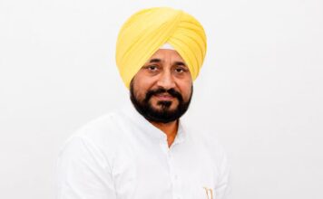 ਚਰਨਜੀਤ ਚੰਨੀ ਤੇ ਰੰਧਾਵਾ ਨੂੰ ਕੀਤਾ ਡਿਟੇਨ, PM ਦੇ ਘਰ ਮੁਹਰੇ ਕਾਂਗਰਸ ਦਾ ਪ੍ਰਦਰਸ਼ਨ | ਪੰਜਾਬ ਖ਼ਬਰਾਂ ਕਾਂਗਰਸ ਨੇ ਚੋਣ ਕਮੇਟੀਆਂ ਦਾ ਕੀਤਾ ਐਲਾਨ, ਚਰਨਜੀਤ ਸਿੰਘ ਚੰਨੀ ਨੂੰ ਮਿਲੀ ਵੱਡੀ ਜ਼ਿੰਮੇਵਾਰੀ | ਪੰਜਾਬ ਖ਼ਬਰਾਂ