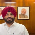 Ravneet Singh Bittu Resigns: ਰੇਲ ਰਾਜ ਮੰਤਰੀ ਰਵਨੀਤ ਸਿੰਘ ਬਿੱਟੂ ਨੇ ਕਿਉਂ ਦਿੱਤਾ ਅਸਤੀਫਾ, ਜਾਣੋ ਅਸਲੀ ਵਜ੍ਹਾ | ਰਾਸ਼ਟਰੀ ਖਬਰਾਂ USA ਨਹੀਂ ਇਸ ਦੇਸ਼ ਵਿੱਚ ਰਹਿੰਦੇ ਹਨ ਦੁਨੀਆਂ ਦੇ ਸਭ ਤੋਂ ਅਮੀਰ ਲੋਕ, ਹਰ ਆਦਮੀ ਕੋਲ 8.75