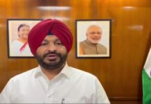 Ravneet Singh Bittu Resigns: ਰੇਲ ਰਾਜ ਮੰਤਰੀ ਰਵਨੀਤ ਸਿੰਘ ਬਿੱਟੂ ਨੇ ਕਿਉਂ ਦਿੱਤਾ ਅਸਤੀਫਾ, ਜਾਣੋ ਅਸਲੀ ਵਜ੍ਹਾ | ਰਾਸ਼ਟਰੀ ਖਬਰਾਂ USA ਨਹੀਂ ਇਸ ਦੇਸ਼ ਵਿੱਚ ਰਹਿੰਦੇ ਹਨ ਦੁਨੀਆਂ ਦੇ ਸਭ ਤੋਂ ਅਮੀਰ ਲੋਕ, ਹਰ ਆਦਮੀ ਕੋਲ 8.75