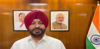 Ravneet Singh Bittu Resigns: ਰੇਲ ਰਾਜ ਮੰਤਰੀ ਰਵਨੀਤ ਸਿੰਘ ਬਿੱਟੂ ਨੇ ਕਿਉਂ ਦਿੱਤਾ ਅਸਤੀਫਾ, ਜਾਣੋ ਅਸਲੀ ਵਜ੍ਹਾ | ਰਾਸ਼ਟਰੀ ਖਬਰਾਂ USA ਨਹੀਂ ਇਸ ਦੇਸ਼ ਵਿੱਚ ਰਹਿੰਦੇ ਹਨ ਦੁਨੀਆਂ ਦੇ ਸਭ ਤੋਂ ਅਮੀਰ ਲੋਕ, ਹਰ ਆਦਮੀ ਕੋਲ 8.75